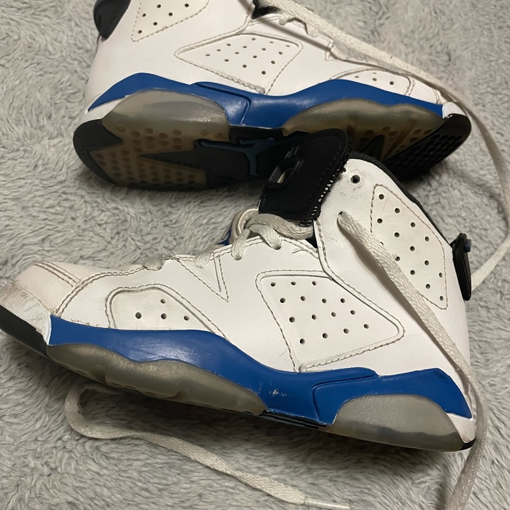 Jordan sneakers - Picture 2 of 9